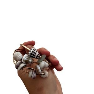 Bundle 4 shell gold bangles!